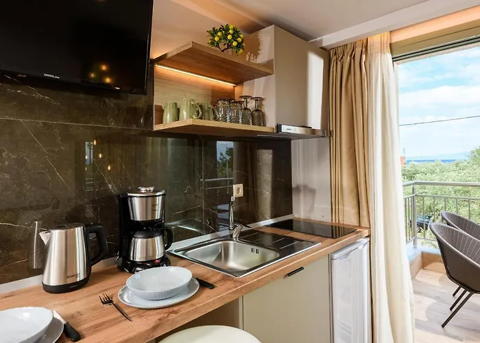 The Olive Land * Órmos Prínou